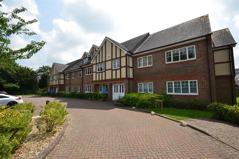 2 bedroom flat to rent, Suffolk Close, Horley