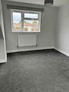 2 bedroom flat to rent, Ilford, IG1