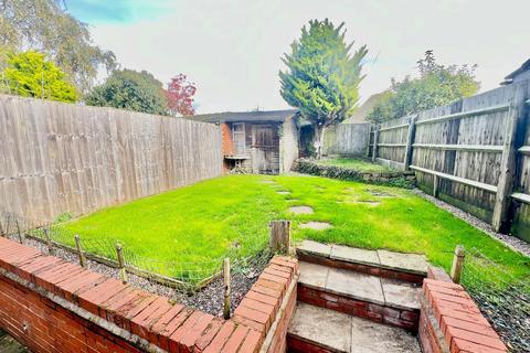 2 bedroom end of terrace house for sale, Desborough Road, Rothwell, Kettering