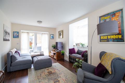 62 Renfields, Haywards Heath, RH16 4TG