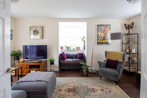 62 Renfields, Haywards Heath, RH16 4TG