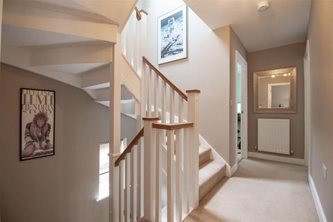 62 Renfields, Haywards Heath, RH16 4TG