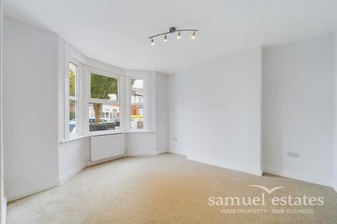 3 bedroom end of terrace house to rent, Belmont Road, London, SE25