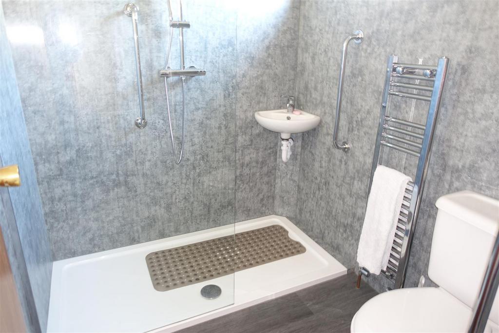 Shower Room.JPG