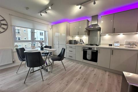 1/2, 2 Castlegate Avenue, Dumbarton, G82 1AL