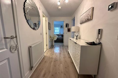 1/2, 2 Castlegate Avenue, Dumbarton, G82 1AL