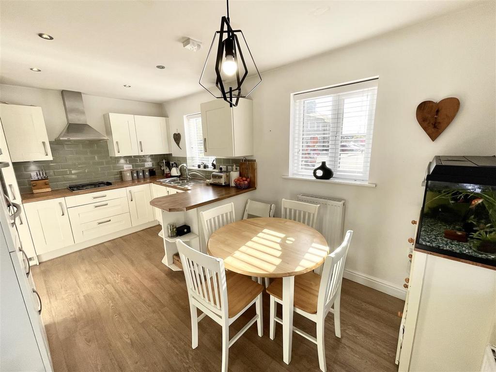 Derwent Way, Spalding 3 bed end of terrace house £215,000