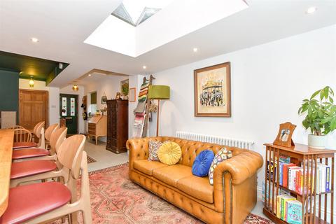 15 Elmbridge Road, Cranleigh, GU6 8NH