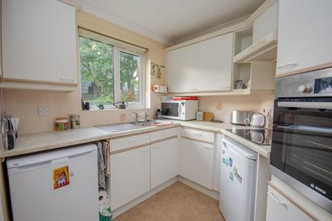 2 bedroom flat for sale, Britannia Court, Christchurch Lane, Downend, Bristol, BS16 5TR