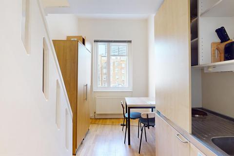 Studio to rent, Courtfield Gardens, South Kensington SW5