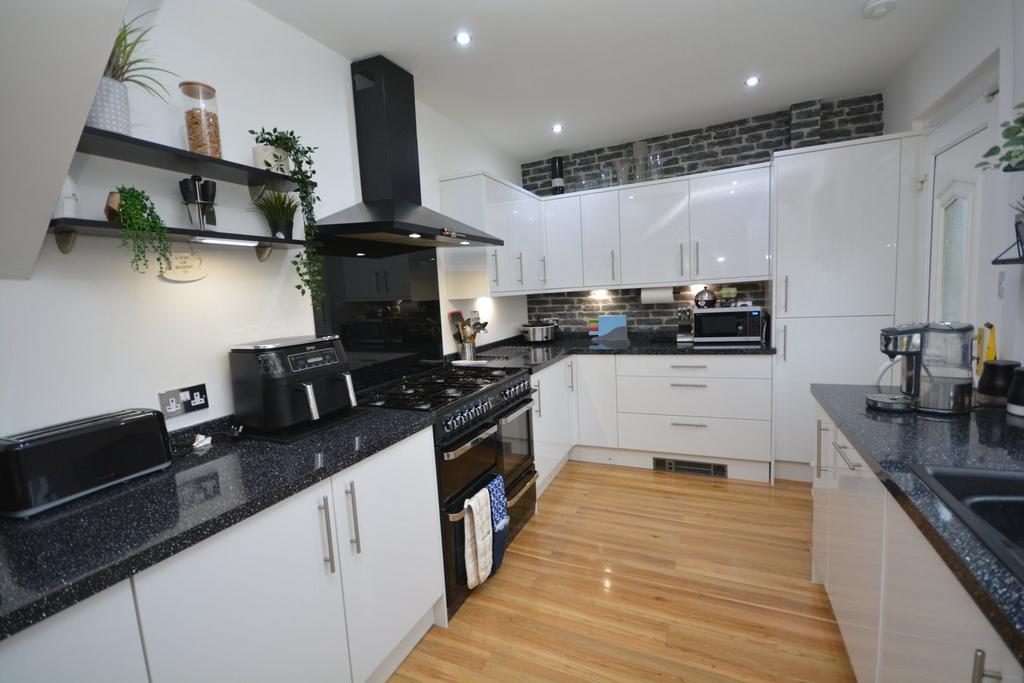 Rathlin Avenue, Kilmarnock, KA1 3 bed semidetached house for sale £