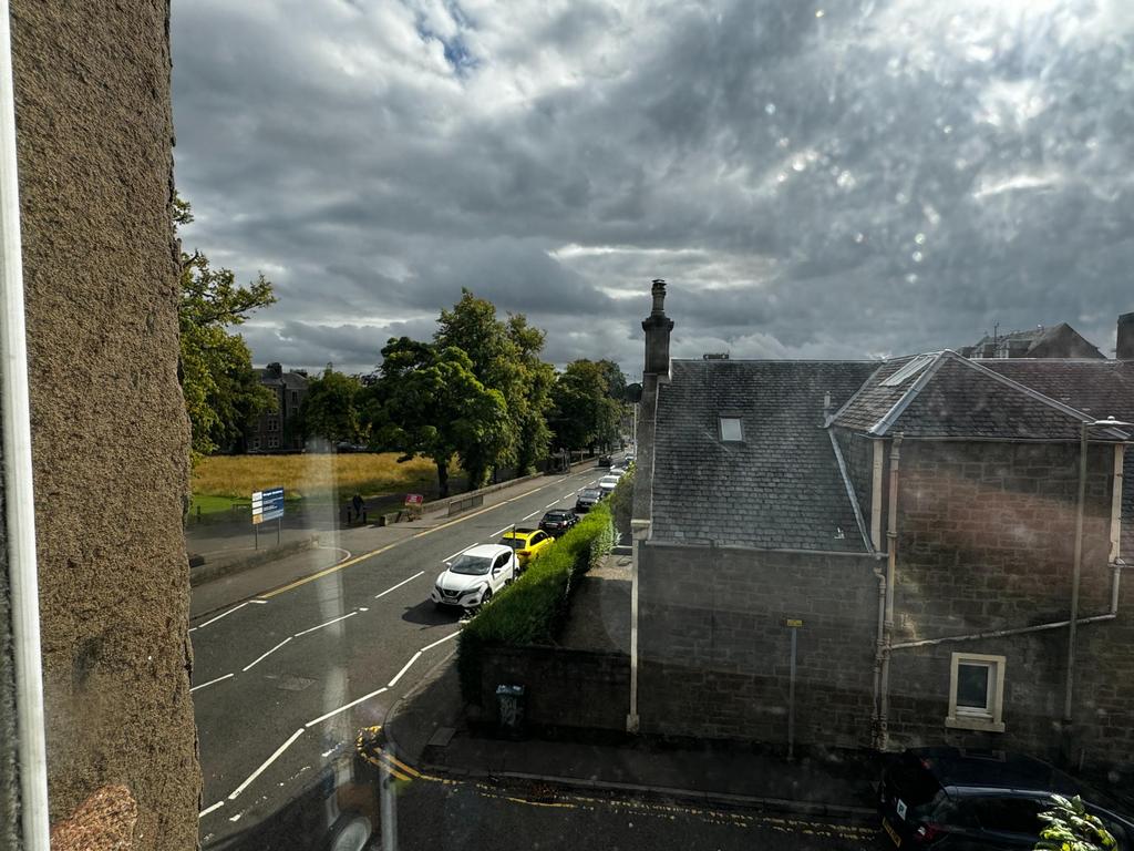 Forfar Road, Dundee, DD4 2 bed flat for sale £115,000