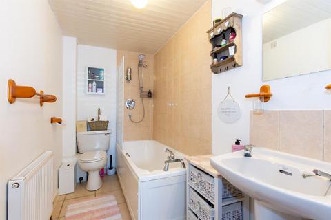 38 The Square, Grantown-on-spey, PH26 3HF
