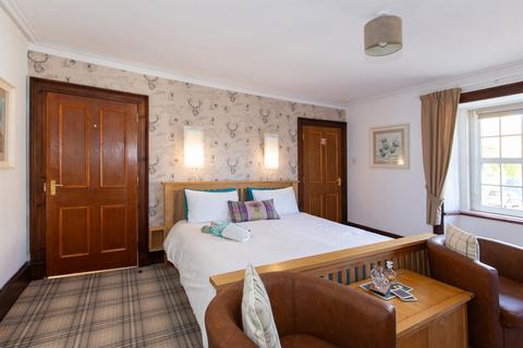 38 The Square, Grantown-on-spey, PH26 3HF