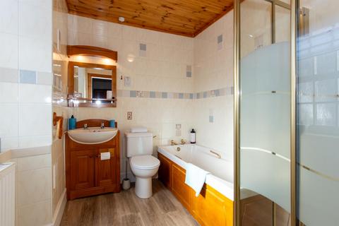 38 The Square, Grantown-on-spey, PH26 3HF
