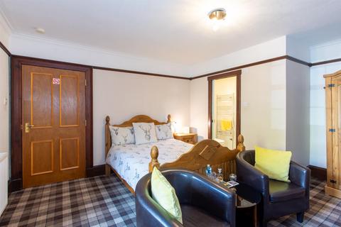 38 The Square, Grantown-on-spey, PH26 3HF