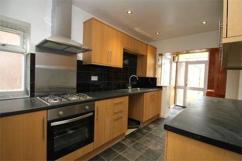 3 bedroom detached house to rent, Upton Court Road, Langley SL3