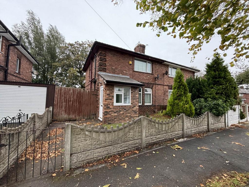 Reynolds Avenue, St Helens 3 bed semidetached house to rent £950 pcm