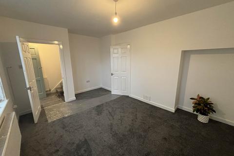 3 bedroom semi-detached house to rent, Reynolds Avenue, St Helens