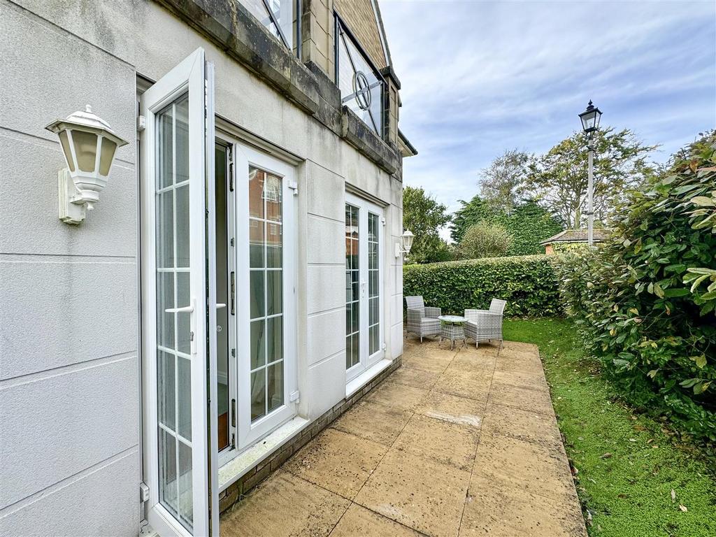 Jasmine Way, BexhillOnSea TN39 2 bed ground floor flat to rent £