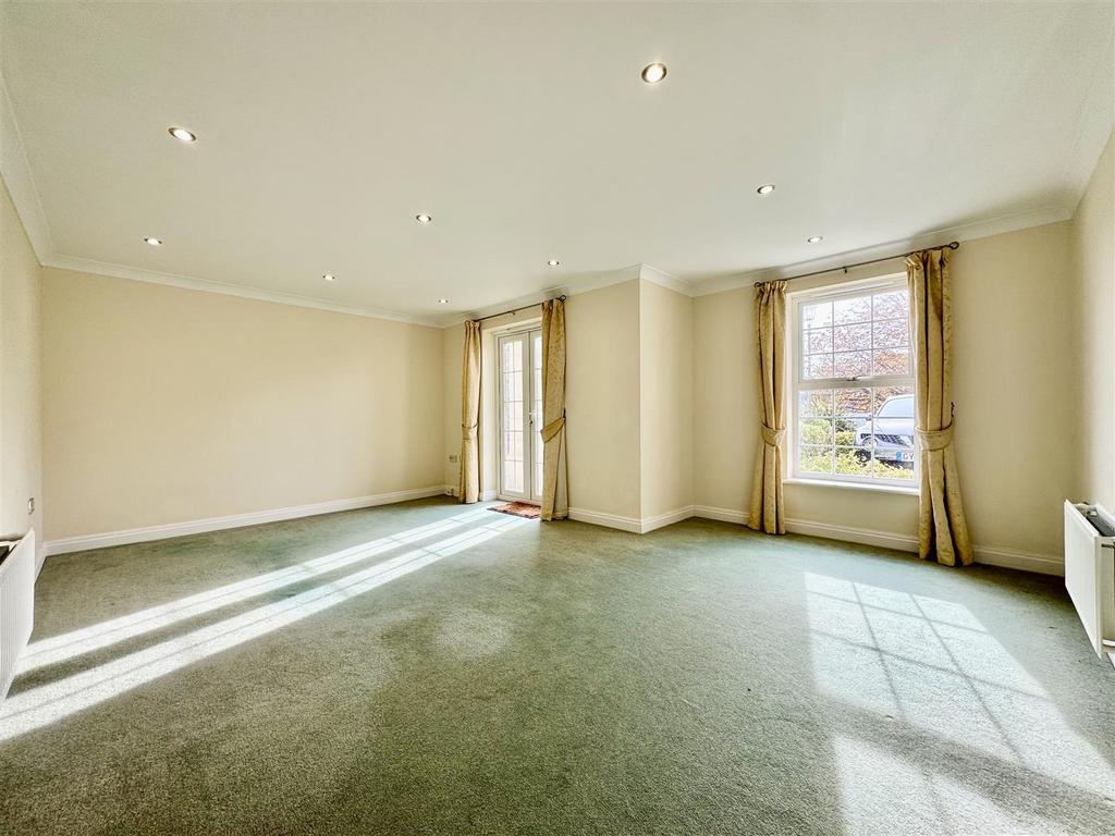 Jasmine Way, BexhillOnSea TN39 2 bed ground floor flat to rent £