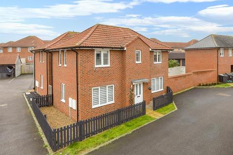 3 bedroom detached house for sale, Lamplight Gardens, Aylesham, Canterbury, Kent