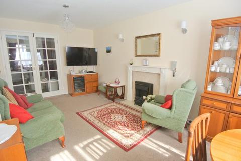 2 bedroom retirement property for sale, Berryscroft Court, Staines-Upon-Thames TW18