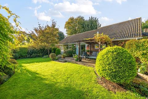 4 bedroom bungalow for sale, Green Street, Lower Sunbury, TW16