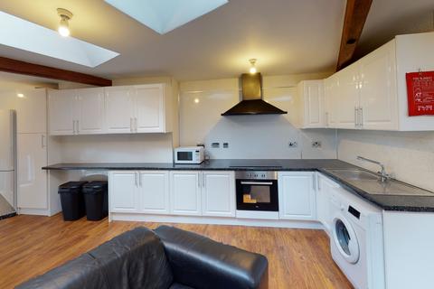 4 bedroom terraced house to rent, Flat 2, 54 Glasshouse Street, Nottingham, Nottinghamshire, NG1