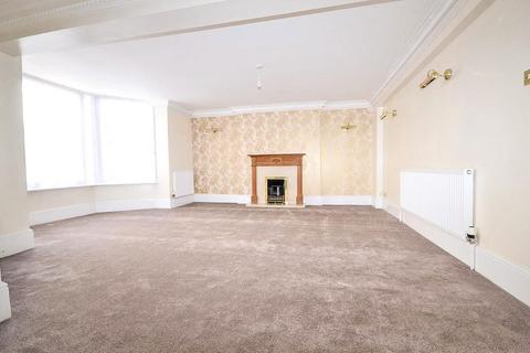 3 bedroom flat to rent, Silverdale Road, Eastbourne BN20