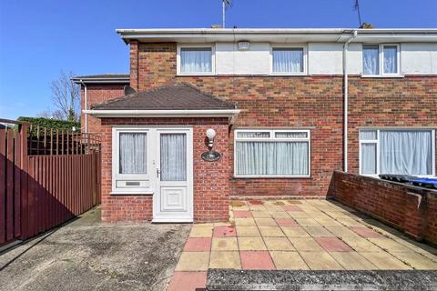 4 bedroom semi-detached house for sale, Millstream Close, Whitstable