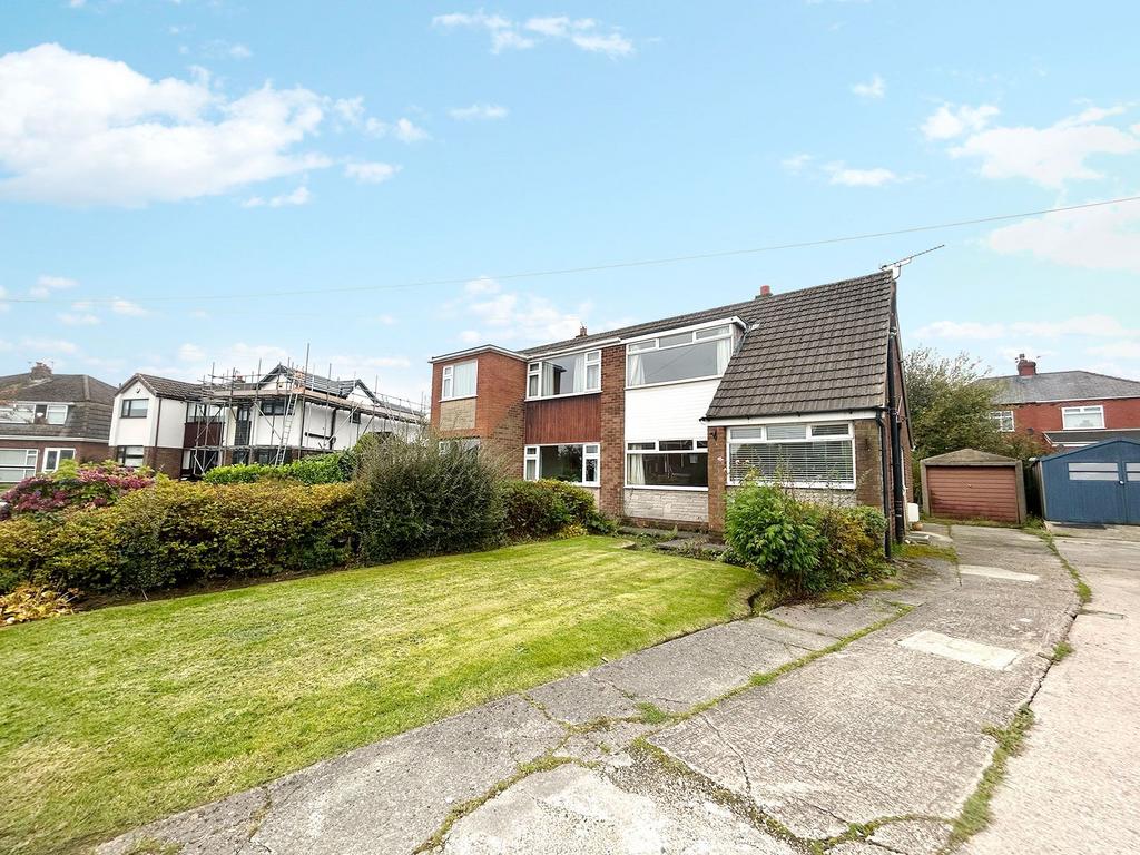 Kinross Avenue, AshtoninMakerfield... 3 bed semidetached house for