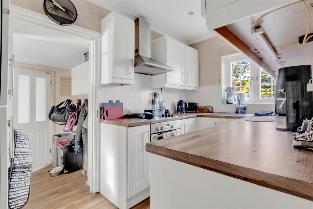Kitchen 2.jpg