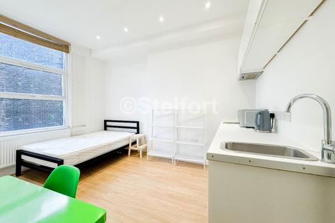 Studio to rent, Junction Road, London N19