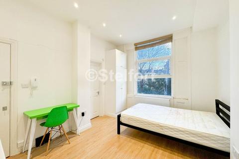 Studio to rent, Junction Road, London N19