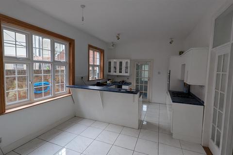 6 bedroom house to rent, Lennox Road South, Southsea