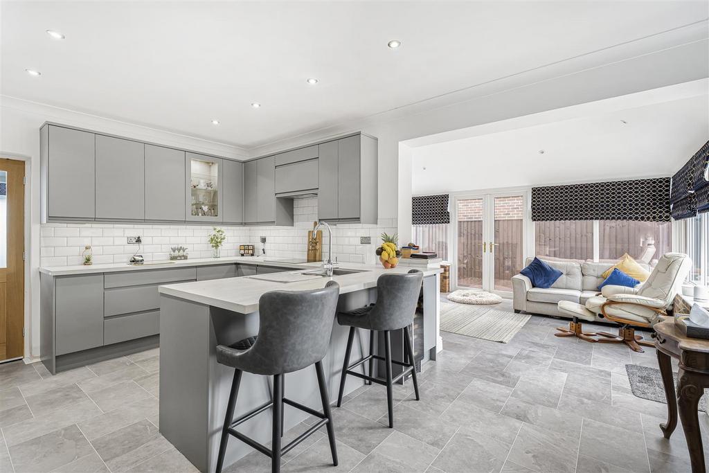 Stretton Avenue, Newmarket CB8 2 bed detached bungalow for sale £595,000