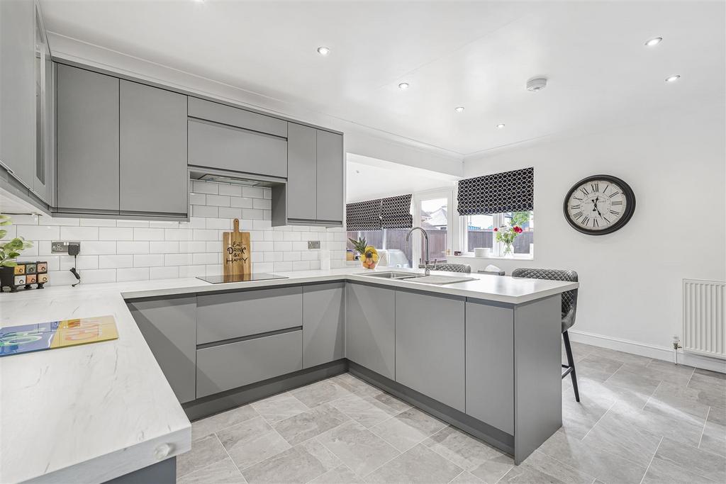 Stretton Avenue, Newmarket CB8 2 bed detached bungalow for sale £595,000