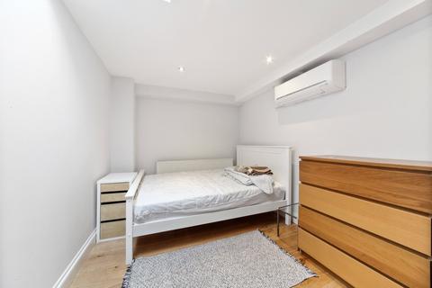 3 bedroom flat to rent, Camden Road, London