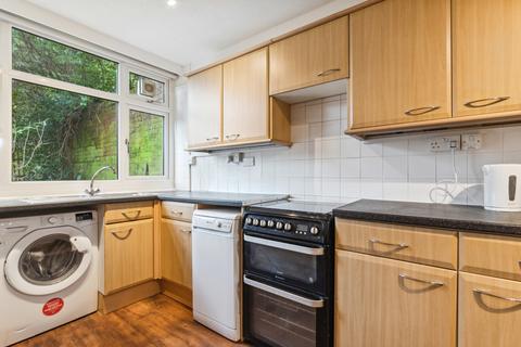 4 bedroom end of terrace house to rent, Laverstoke Gardens, London