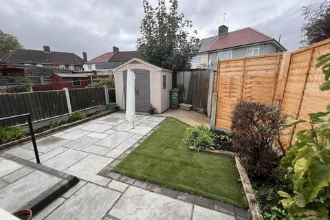 1 bedroom bungalow for sale, Campden Way, Dagenham RM8