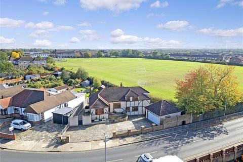 97 Randall Drive, Hornchurch, RM12 6TA