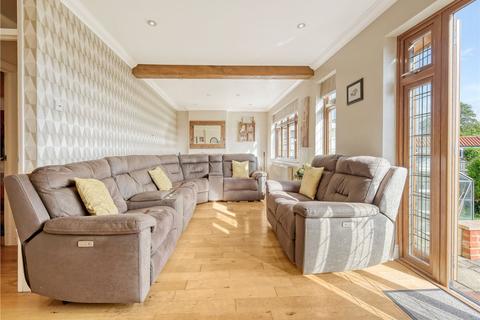 97 Randall Drive, Hornchurch, RM12 6TA