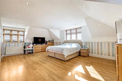 97 Randall Drive, Hornchurch, RM12 6TA