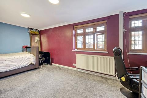 97 Randall Drive, Hornchurch, RM12 6TA