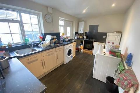 4 bedroom flat to rent, Clifton Place, Plymouth PL4