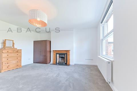 3 bedroom flat for sale, Chevening Road, London NW6