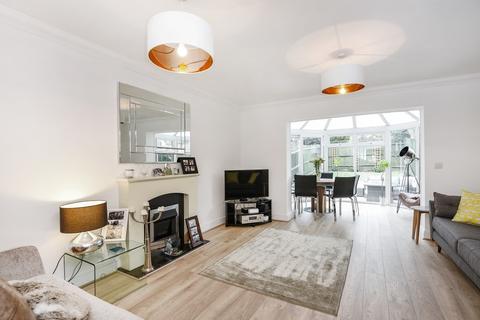 3 bedroom terraced house to rent, Asprey Mews Beckenham BR3