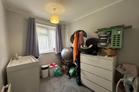 2 bedroom flat to rent, Fir Tree Close, London