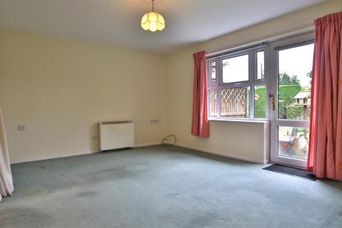 2 bedroom sheltered housing for sale, Shephard Mead, Tewkesbury